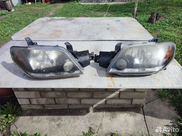 Комплект фар на Митсубиси Аутлендер 1 поколения