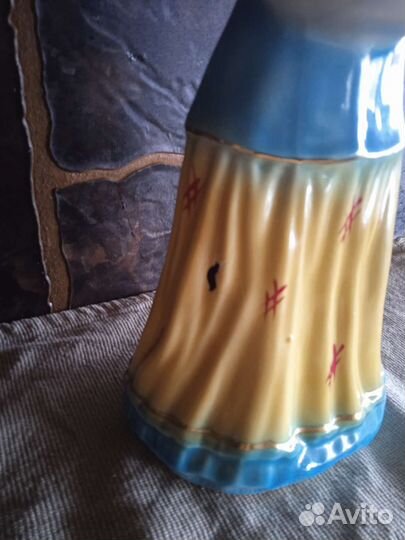 Фарфоровая статуэтка