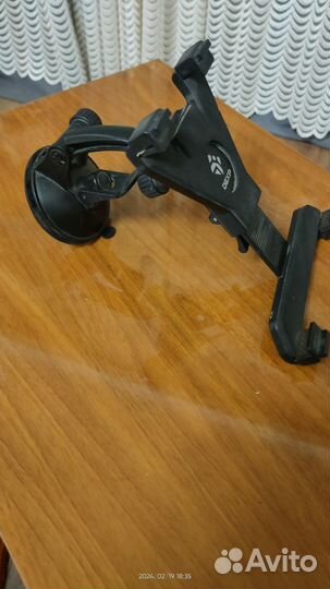 Держатель для планшета на стекло автомобиля