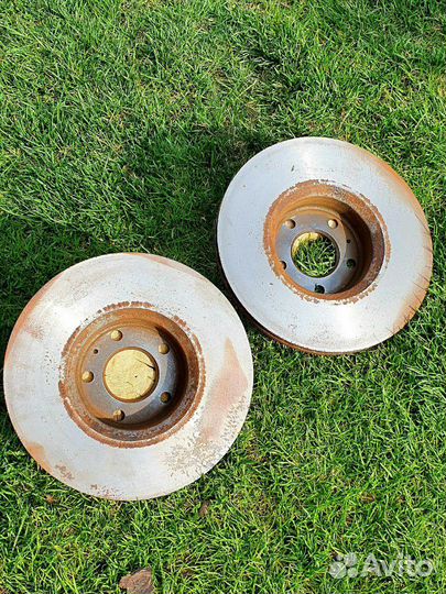 Продам 2 передних тормозных диска Audi A6 2006г