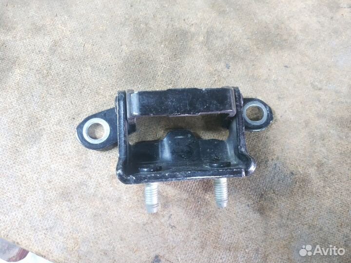 Петли дверные Ниссан Альмера Nissan Almera G15