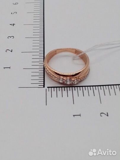 Золотое кольцо с камнем 16р