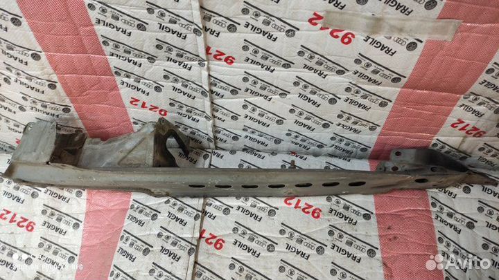 Кронштейн крепления крыла левый Porsche Cayenne