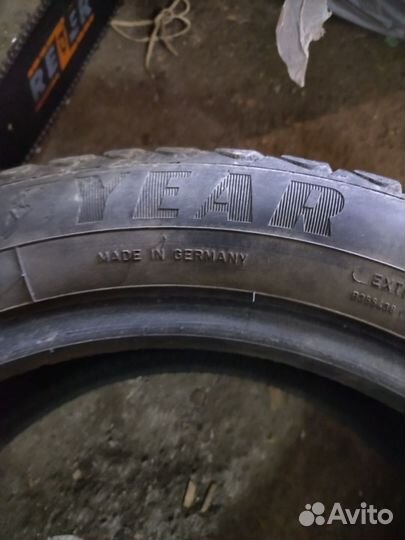 Goodyear UltraGrip 215/55 R17