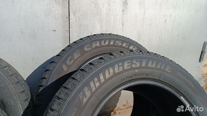 Bridgestone Ice Cruiser 7000 215/60 R16 95T