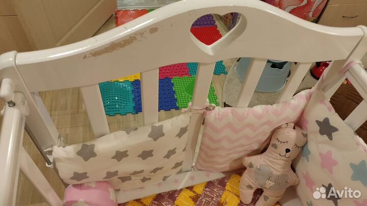 Детская кроватка с универсальным маятником