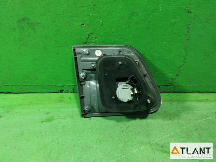 Вставка между стопов правый toyota avensis