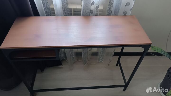 Компьютерный столик IKEA