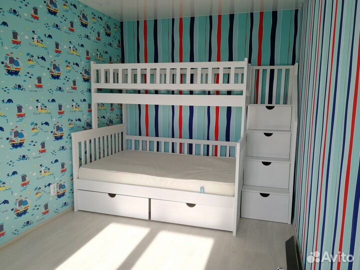 Детская кровать с лестницей