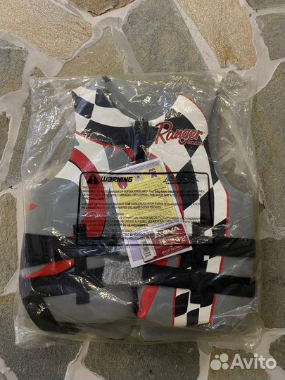 Спасательный жилет