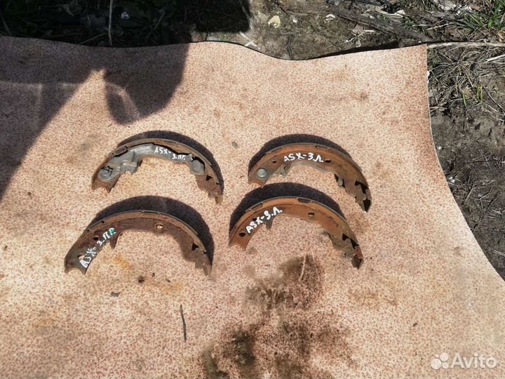 Колодки ручного тормоза Мицубиси asx