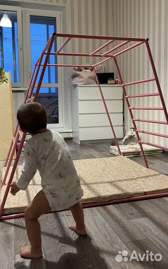 Шведская стенка для малышей с горкой