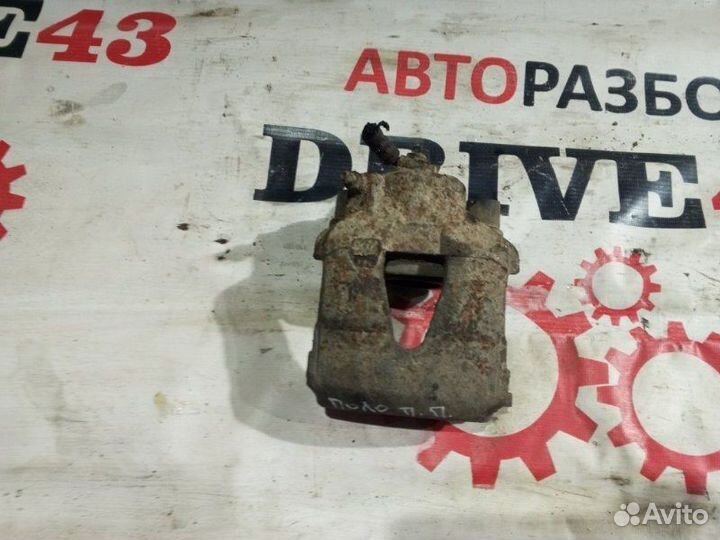 Суппорт передний правый Volkswagen Polo седан 1.6