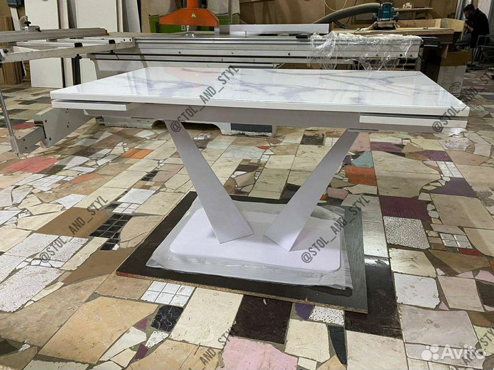 Стол для кухни из стекла и керамики
