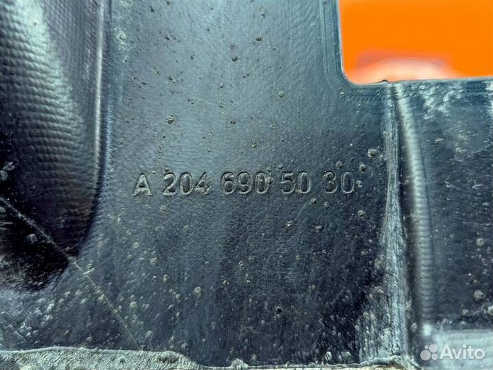 Подкрылок передний правый, задняя часть w204 C-c