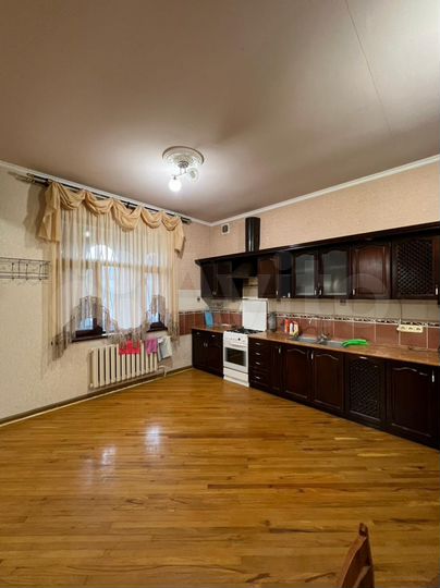 Дом 200 м² на участке 7 сот.