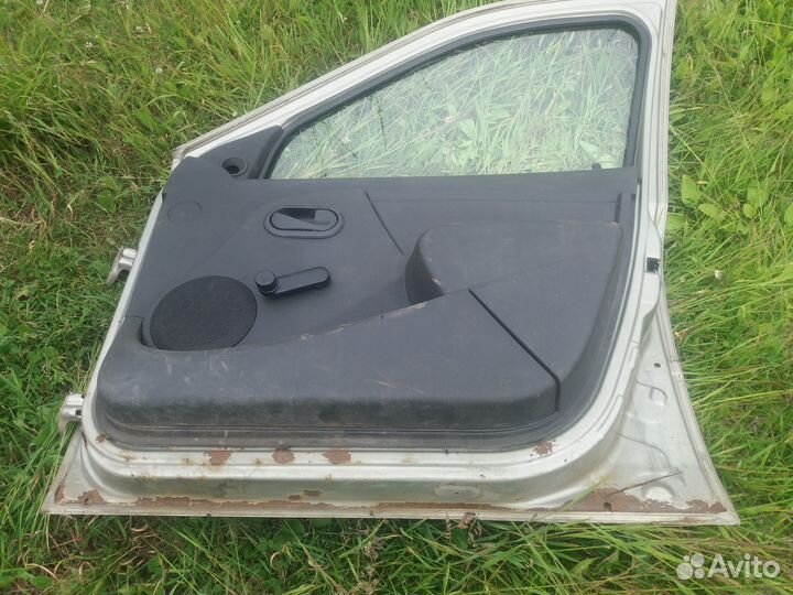Двери правые на renault logan 1 рестайл