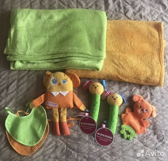 Круг для плавания, матрас пеленальный, пледы