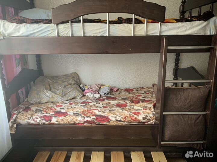 Кровать двухьярусная трехярустна