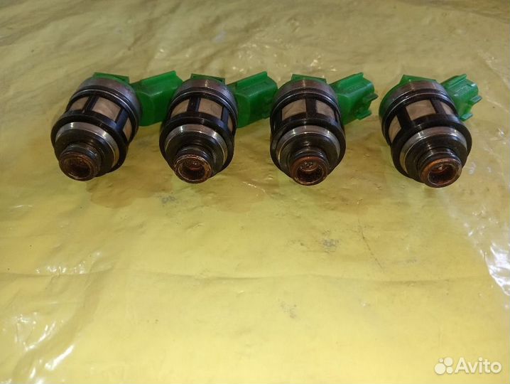 Форсунка топливная Nissan Bluebird U14 SR18DE 1998