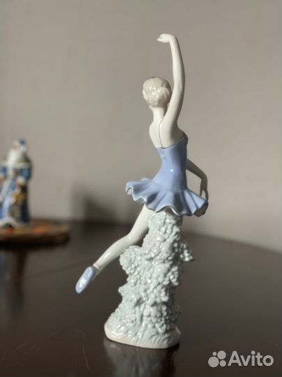 Статуэтка фарфор