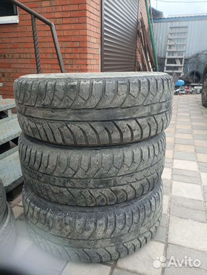 Bridgestone Blizzak Spike-02 SUV 265/65 R17