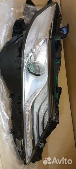 Фара передняя правая Toyota Camry 70 2017-2023