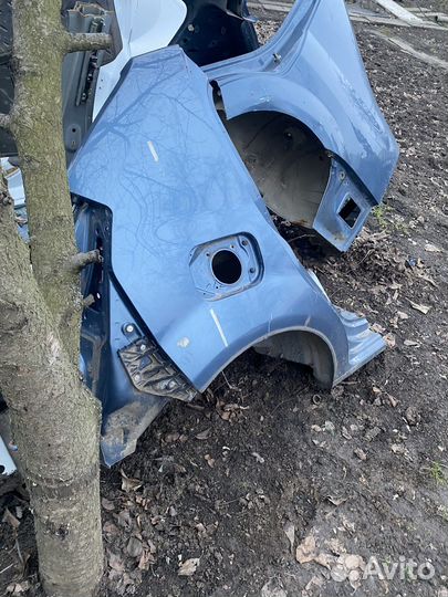 Задняя правая четверть renault sandero 1