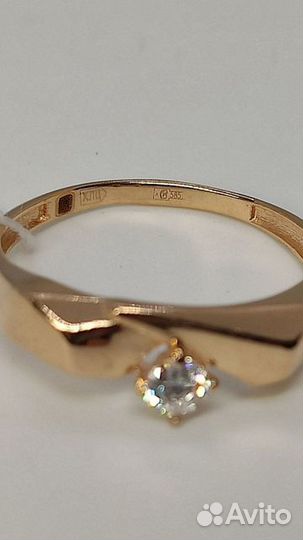 Золотое кольцо с камнем 18,5р
