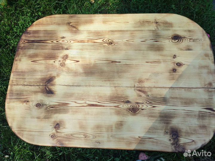 Деревянный стол