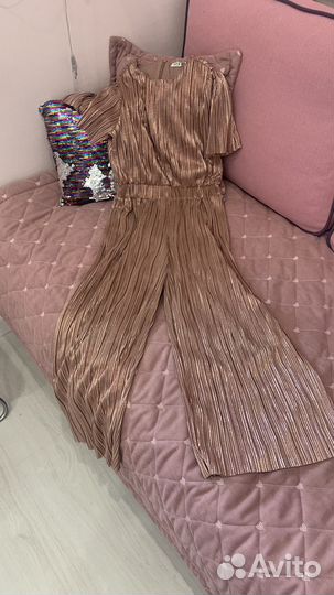 Нарядный комбинезон для девочки