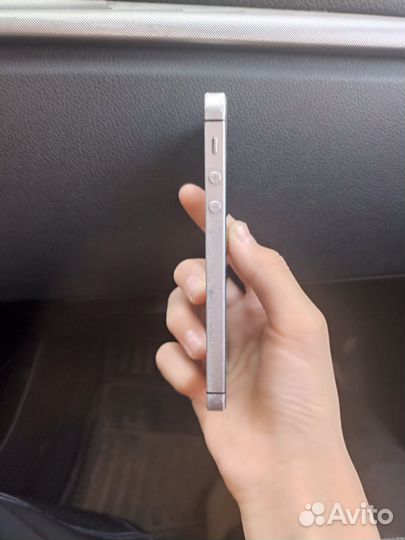 iPhone SE, 64 ГБ