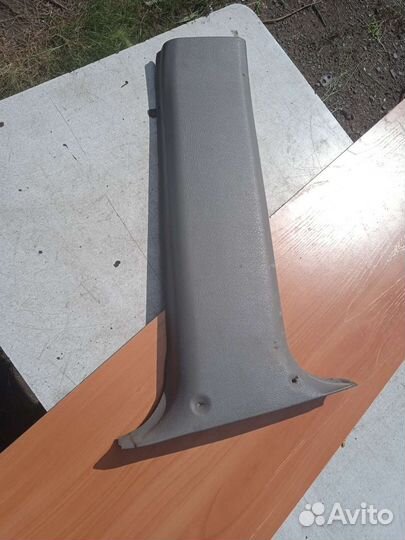 Накладка центральной стойки R bmw 7 e32 бмв е32