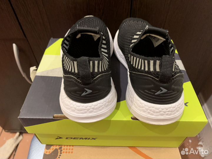 Продам детские кроссовки 27, 28 размер