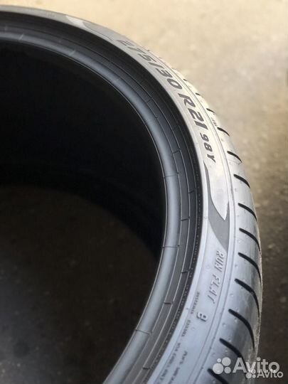 Pirelli P Zero PZ4 275/30 R21 98Y