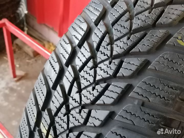 Goodyear UltraGrip Performance 2 215/60 R17