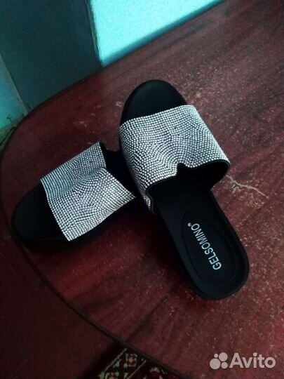 Шлепанцы женские