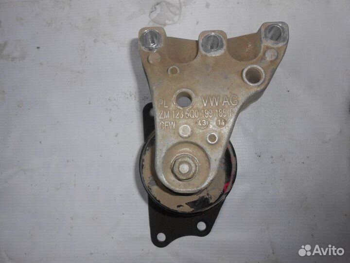 Опора двигателя правая Skoda Rapid cfna 2014