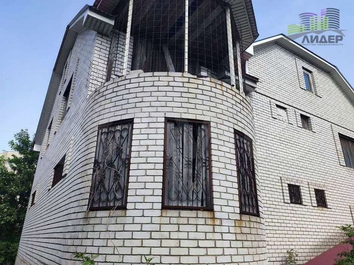 Коттедж 203 м² на участке 10 сот.