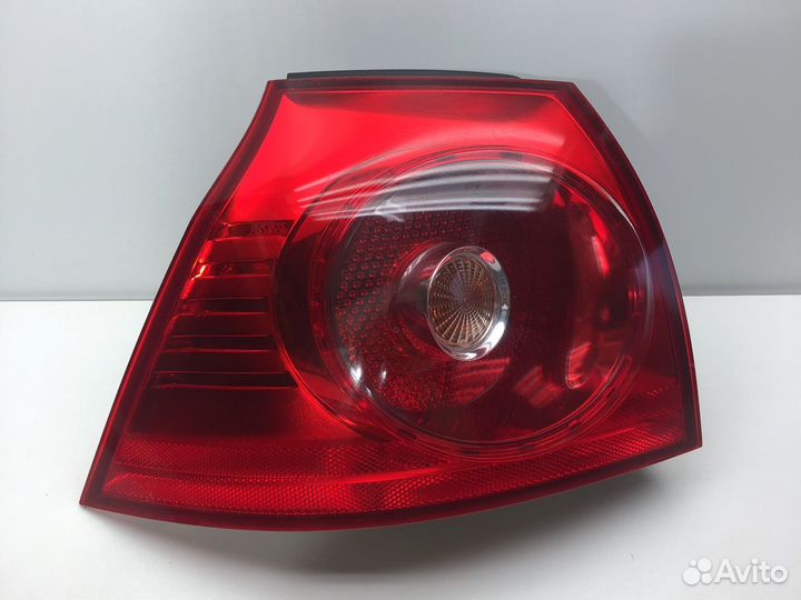 Фонарь задний левый внешний Гольф 5 1K6945095Q