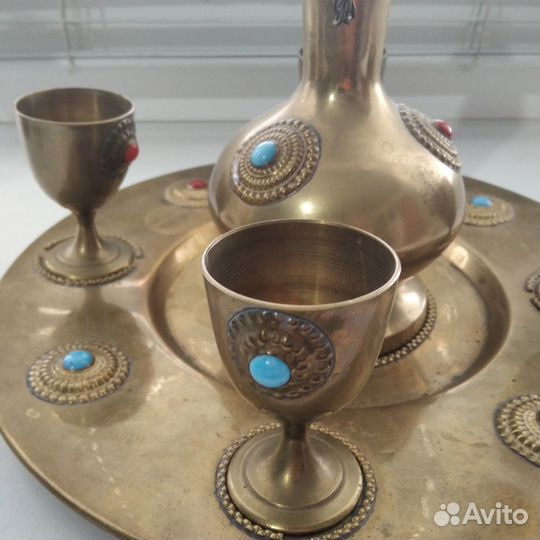 Поднос с кувшинчиком и фужерами