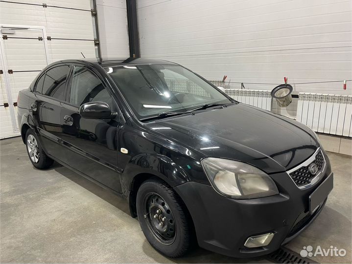 Kia Rio 1.4 AT, 2011, битый, 250 000 км