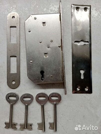 Замок врезной дверной
