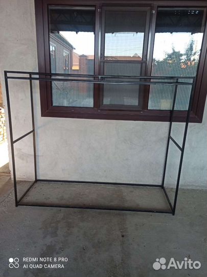 Вешалка для магазина или