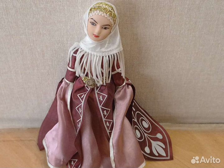 Коллекционная фарфоровая кукла