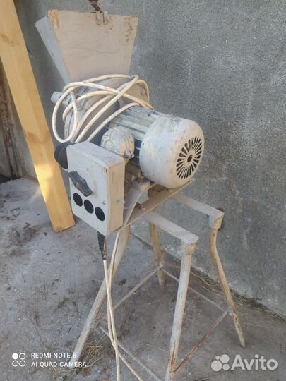 Зернодробилка