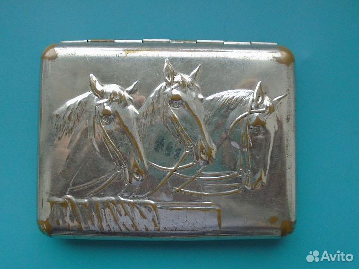 Портсигар с изображением Лошадей