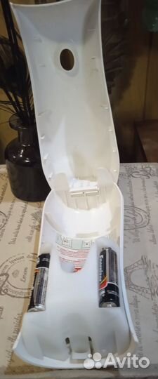 Автоматический диспенсер (освежитель воздуха)