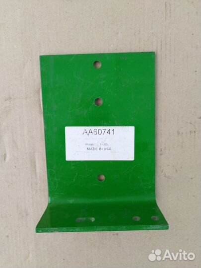 John Deere AA60741 уголок (AN280824)