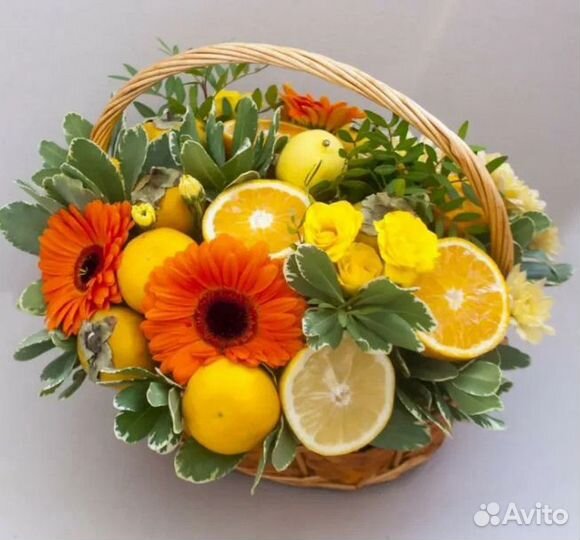 Корзина с фруктами